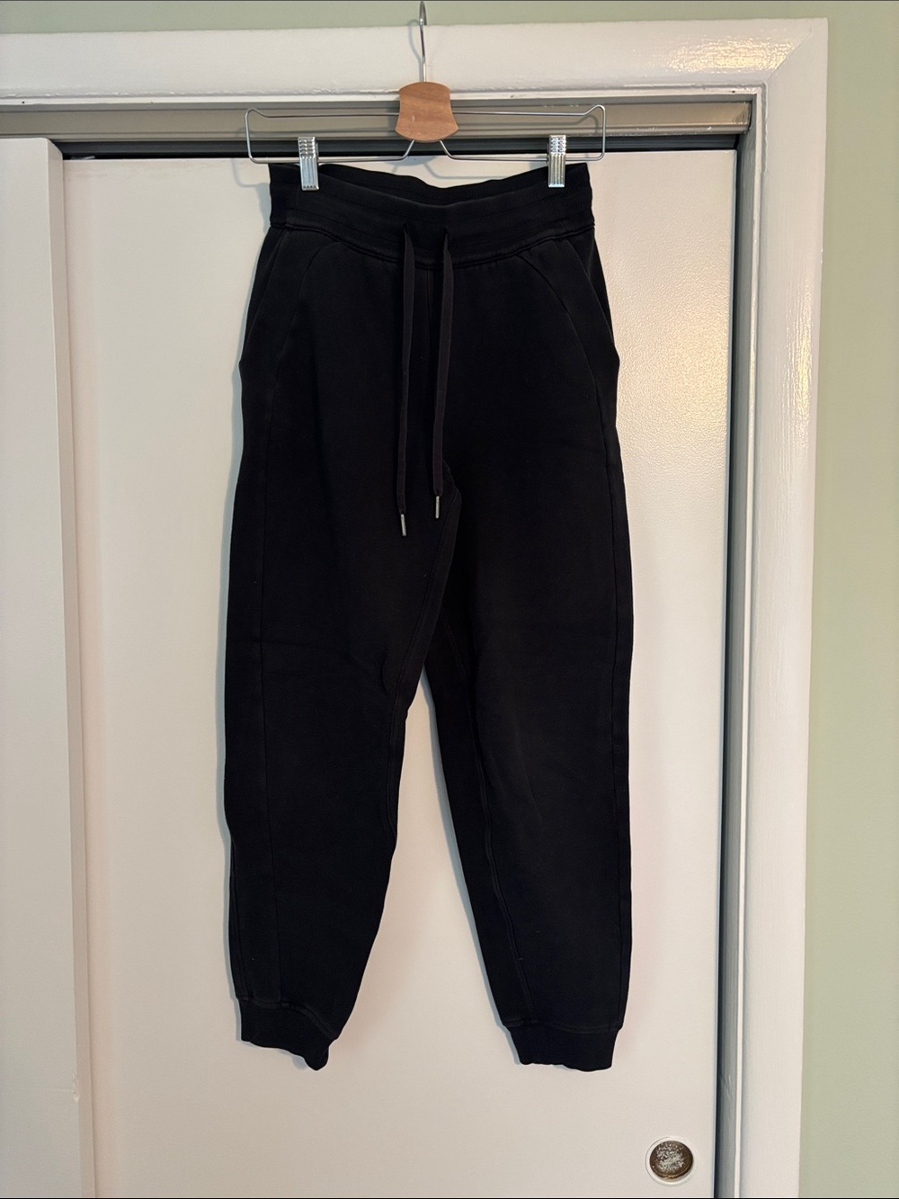 Lululemon Black Scuba Relaxed Joggers - Picture 2 of 4